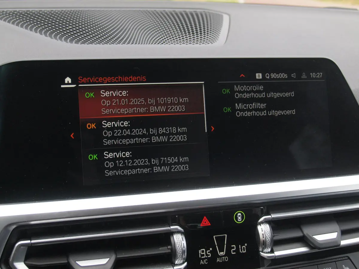 318i High Executive | Camera | Sfeerverlichting | Apple Carplay | LED-Laser | NL-Auto |