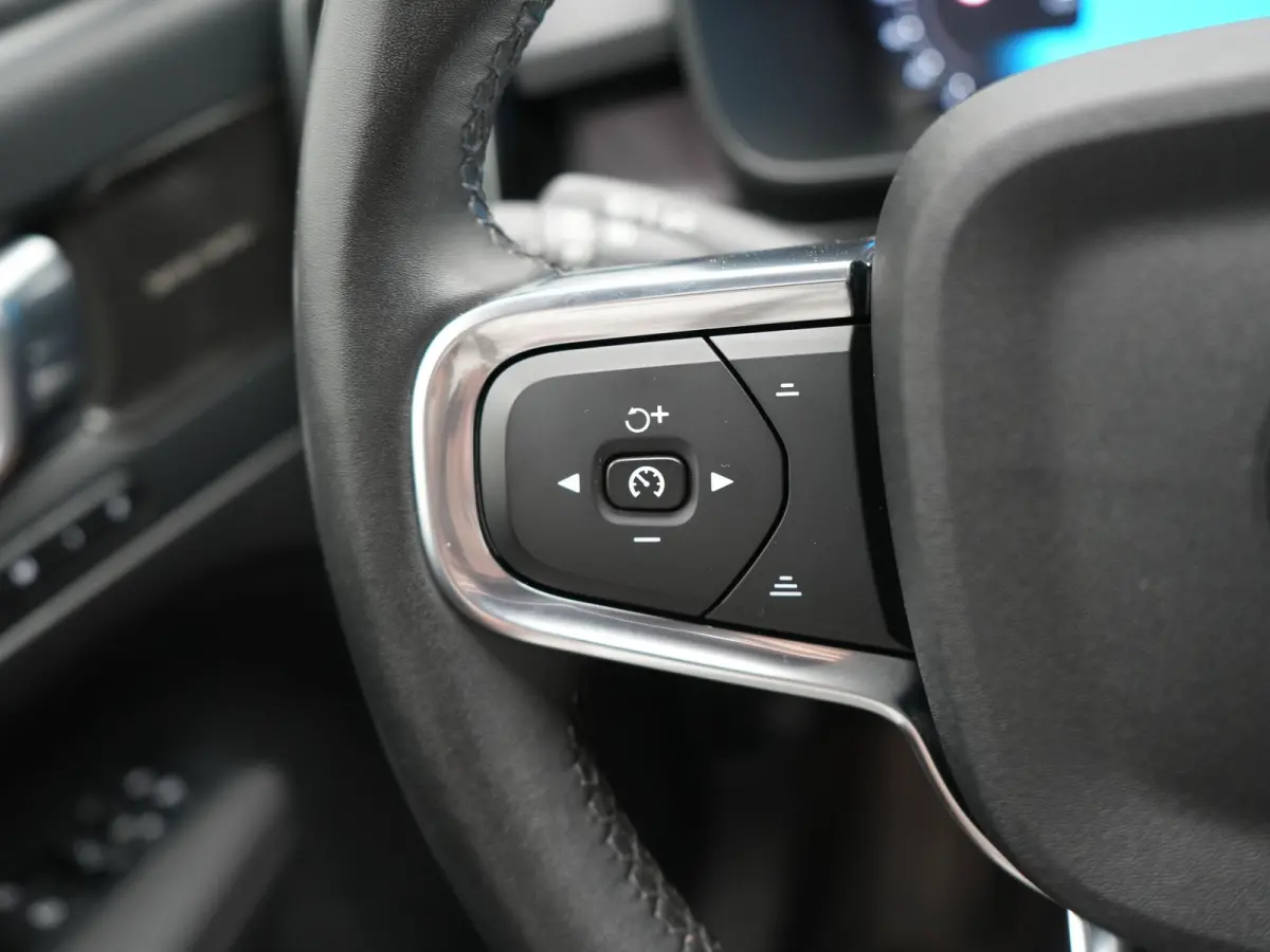 Ultimate 70 kWh 231pk Dealer O.H | Panodak | Adaptive Cruise | Harman / Kardon | 360 Camera | Alcantara Sportstoelen Memory & Verwarmd | Apple Carplay | Keyless | Stuurverwarming | BLIS | Go