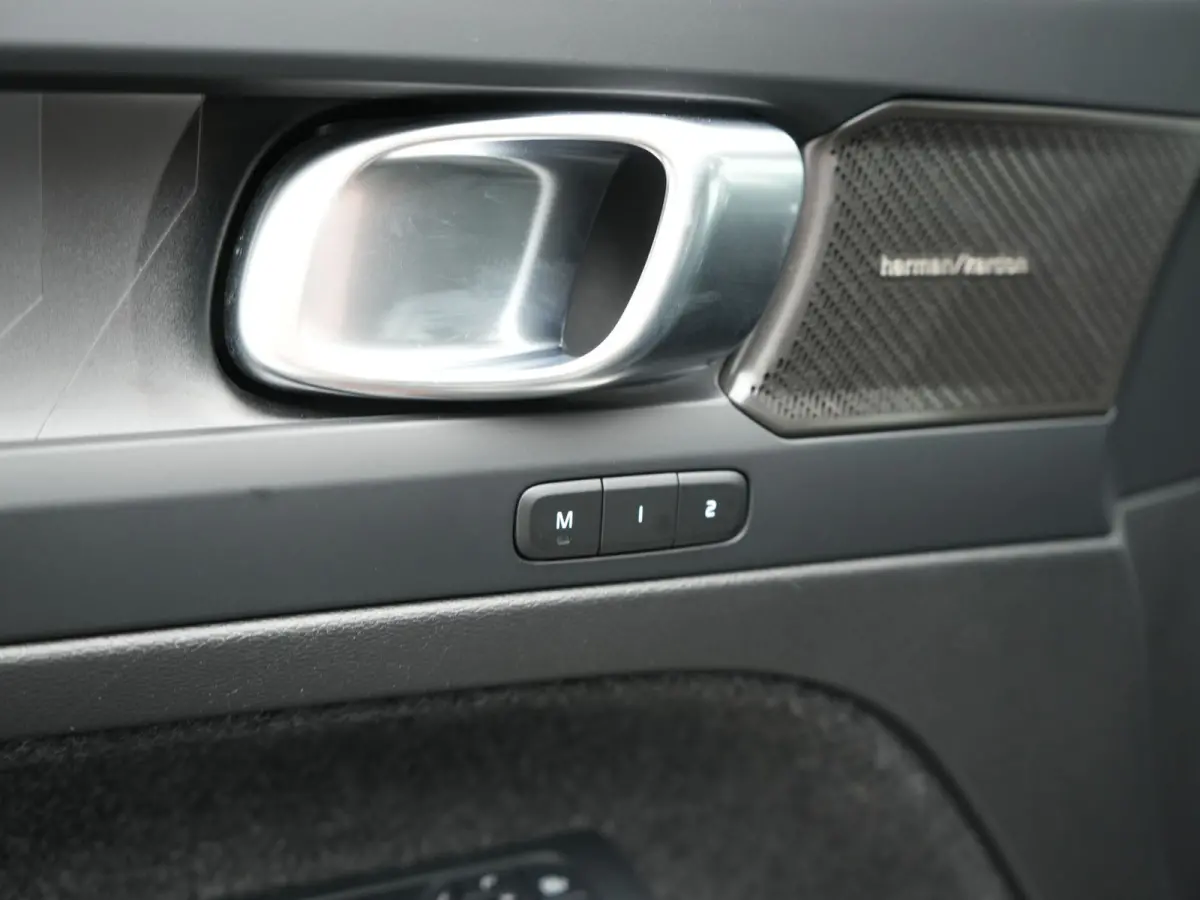 Ultimate 70 kWh 231pk Dealer O.H | Panodak | Adaptive Cruise | Harman / Kardon | 360 Camera | Alcantara Sportstoelen Memory & Verwarmd | Apple Carplay | Keyless | Stuurverwarming | BLIS | Go