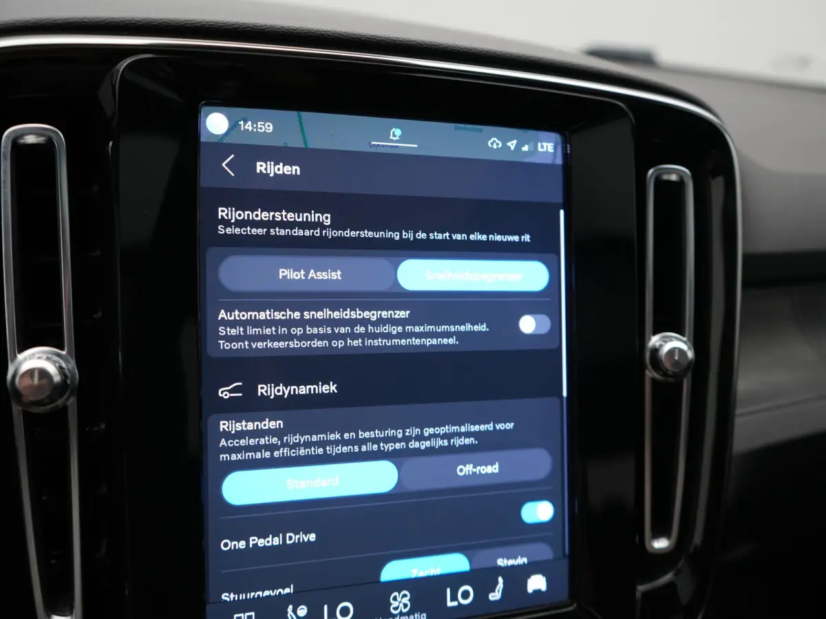 Ultimate 70 kWh 231pk Dealer O.H | Panodak | Adaptive Cruise | Harman / Kardon | 360 Camera | Alcantara Sportstoelen Memory & Verwarmd | Apple Carplay | Keyless | Stuurverwarming | BLIS | Go