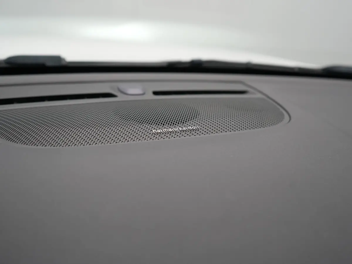 Ultimate 70 kWh 231pk Dealer O.H | Panodak | Adaptive Cruise | Harman / Kardon | 360 Camera | Alcantara Sportstoelen Memory & Verwarmd | Apple Carplay | Keyless | Stuurverwarming | BLIS | Go
