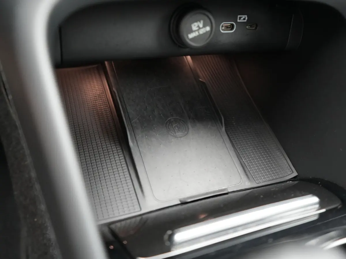 Ultimate 70 kWh 231pk Dealer O.H | Panodak | Adaptive Cruise | Harman / Kardon | 360 Camera | Alcantara Sportstoelen Memory & Verwarmd | Apple Carplay | Keyless | Stuurverwarming | BLIS | Go