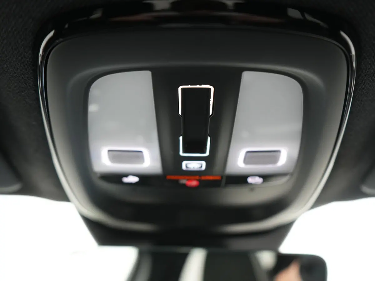 Ultimate 70 kWh 231pk Dealer O.H | Panodak | Adaptive Cruise | Harman / Kardon | 360 Camera | Alcantara Sportstoelen Memory & Verwarmd | Apple Carplay | Keyless | Stuurverwarming | BLIS | Go