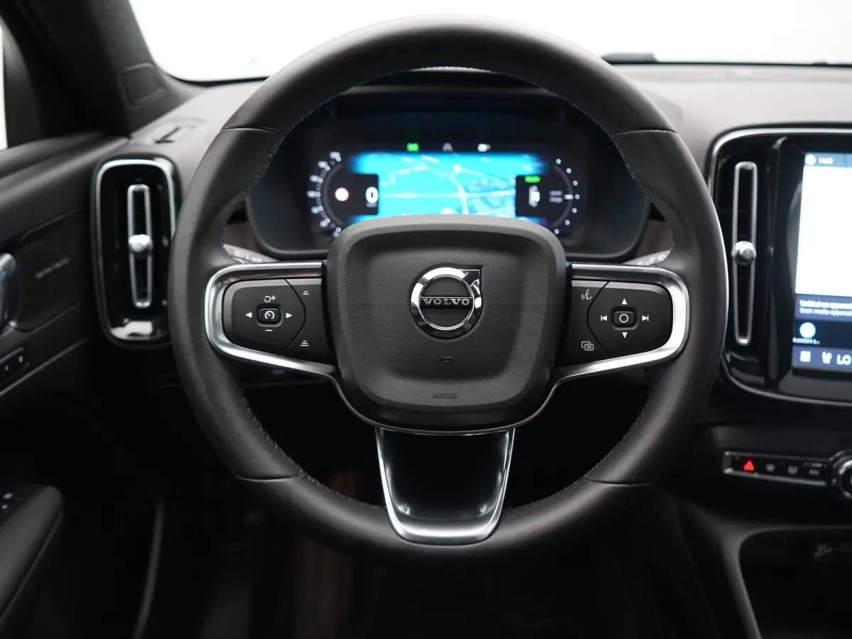 Ultimate 70 kWh 231pk Dealer O.H | Panodak | Adaptive Cruise | Harman / Kardon | 360 Camera | Alcantara Sportstoelen Memory & Verwarmd | Apple Carplay | Keyless | Stuurverwarming | BLIS | Go
