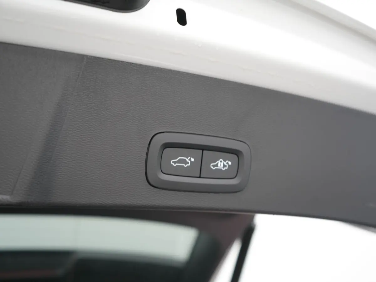 Ultimate 70 kWh 231pk Dealer O.H | Panodak | Adaptive Cruise | Harman / Kardon | 360 Camera | Alcantara Sportstoelen Memory & Verwarmd | Apple Carplay | Keyless | Stuurverwarming | BLIS | Go