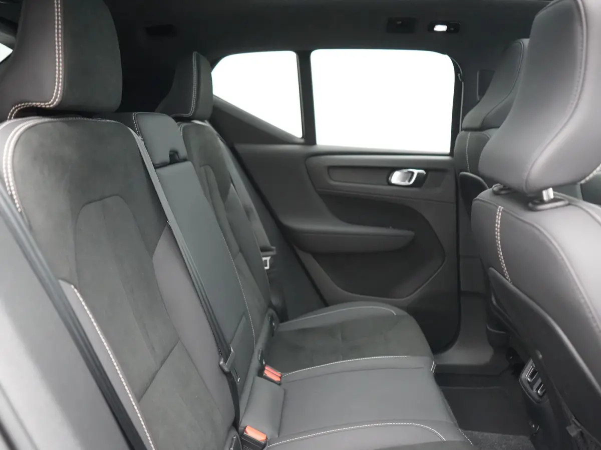 Ultimate 70 kWh 231pk Dealer O.H | Panodak | Adaptive Cruise | Harman / Kardon | 360 Camera | Alcantara Sportstoelen Memory & Verwarmd | Apple Carplay | Keyless | Stuurverwarming | BLIS | Go