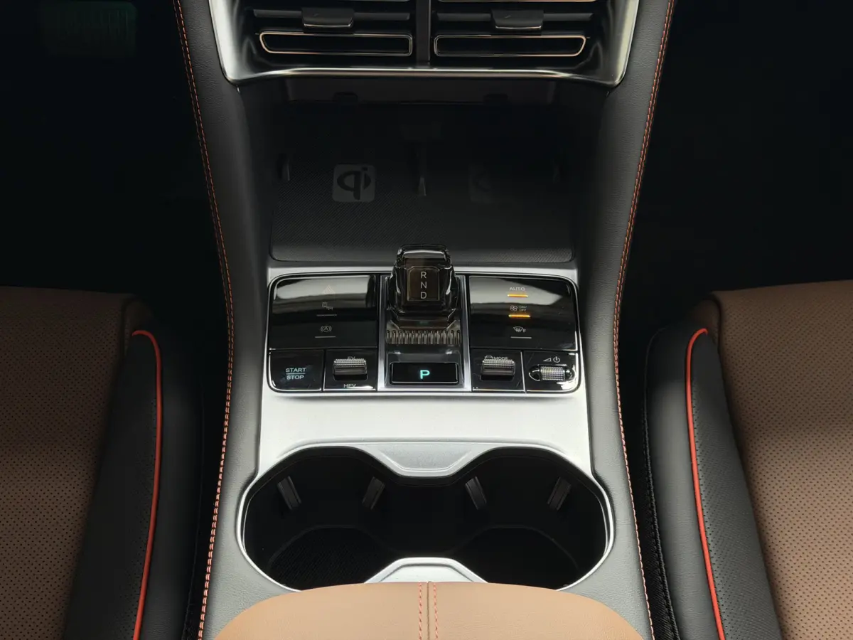 1.5 T DM-i AWD 324PK bruin/leer Pano Dak Head‑Up 360° Camera Stoel‑/Stuurverwarming Stoelventilatie Infinity Audio 6 JAAR GARANTIE phev