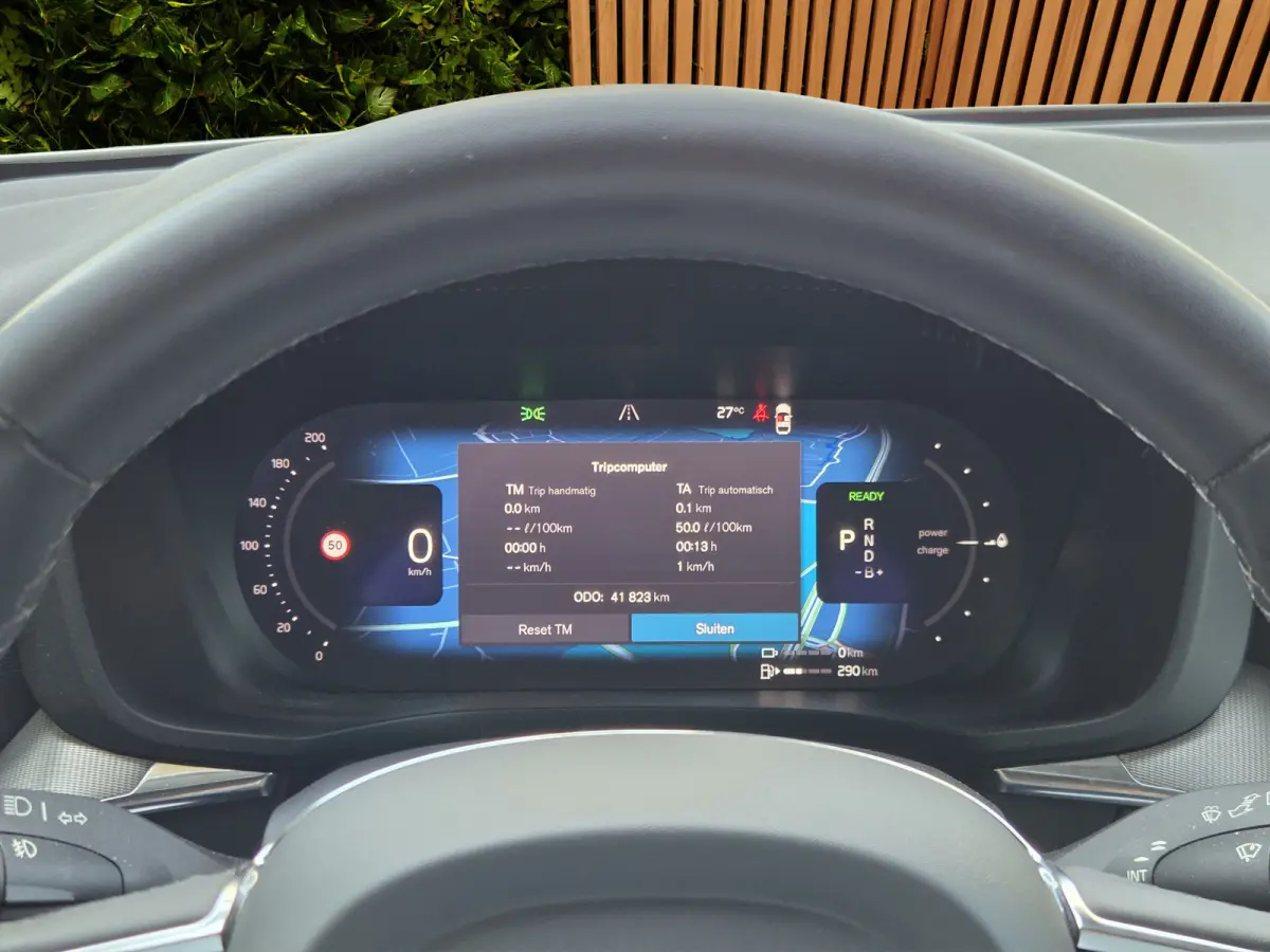 2.0 T6 Plug-in hybrid AWD Plus Dark | Trekhaak | Camera | Panoramadak | Memory | Pilot Assist