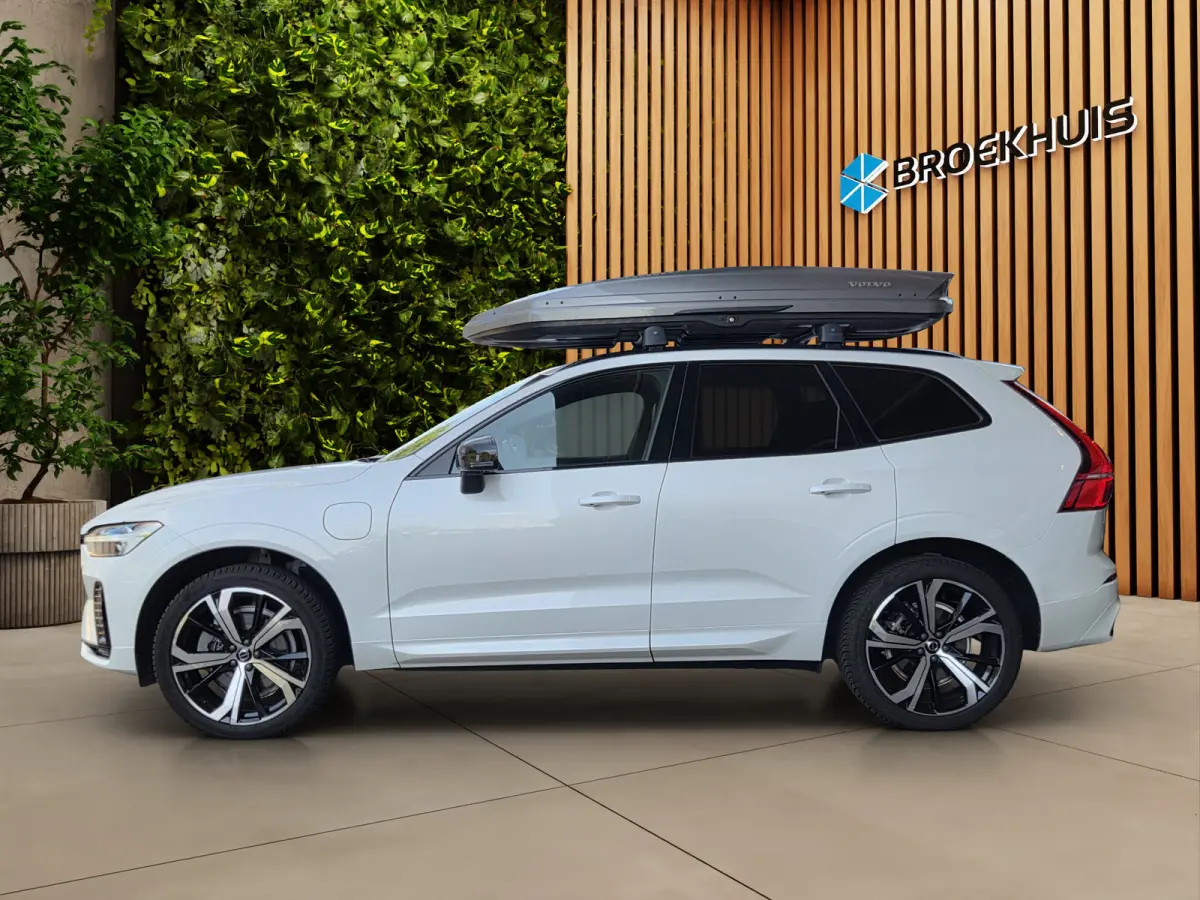 2.0 T6 Plug-in hybrid AWD Plus Dark | Trekhaak | Camera | Panoramadak | Memory | Pilot Assist