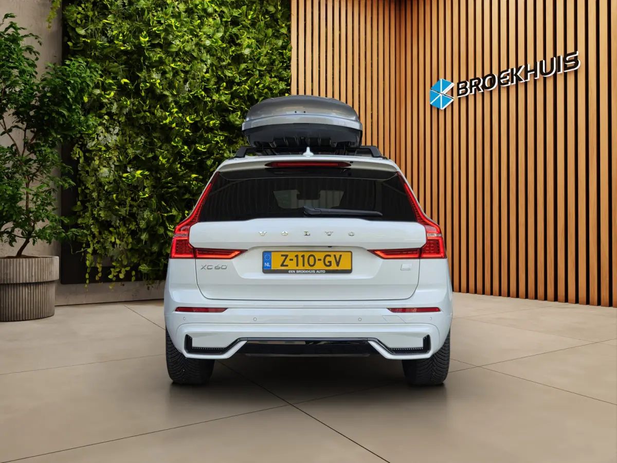 2.0 T6 Plug-in hybrid AWD Plus Dark | Trekhaak | Camera | Panoramadak | Memory | Pilot Assist