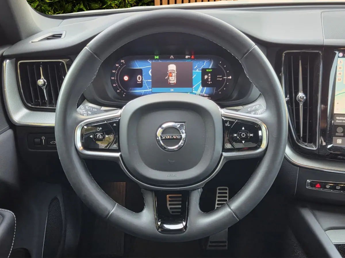 2.0 T6 Plug-in hybrid AWD Plus Dark | Trekhaak | Camera | Panoramadak | Memory | Pilot Assist