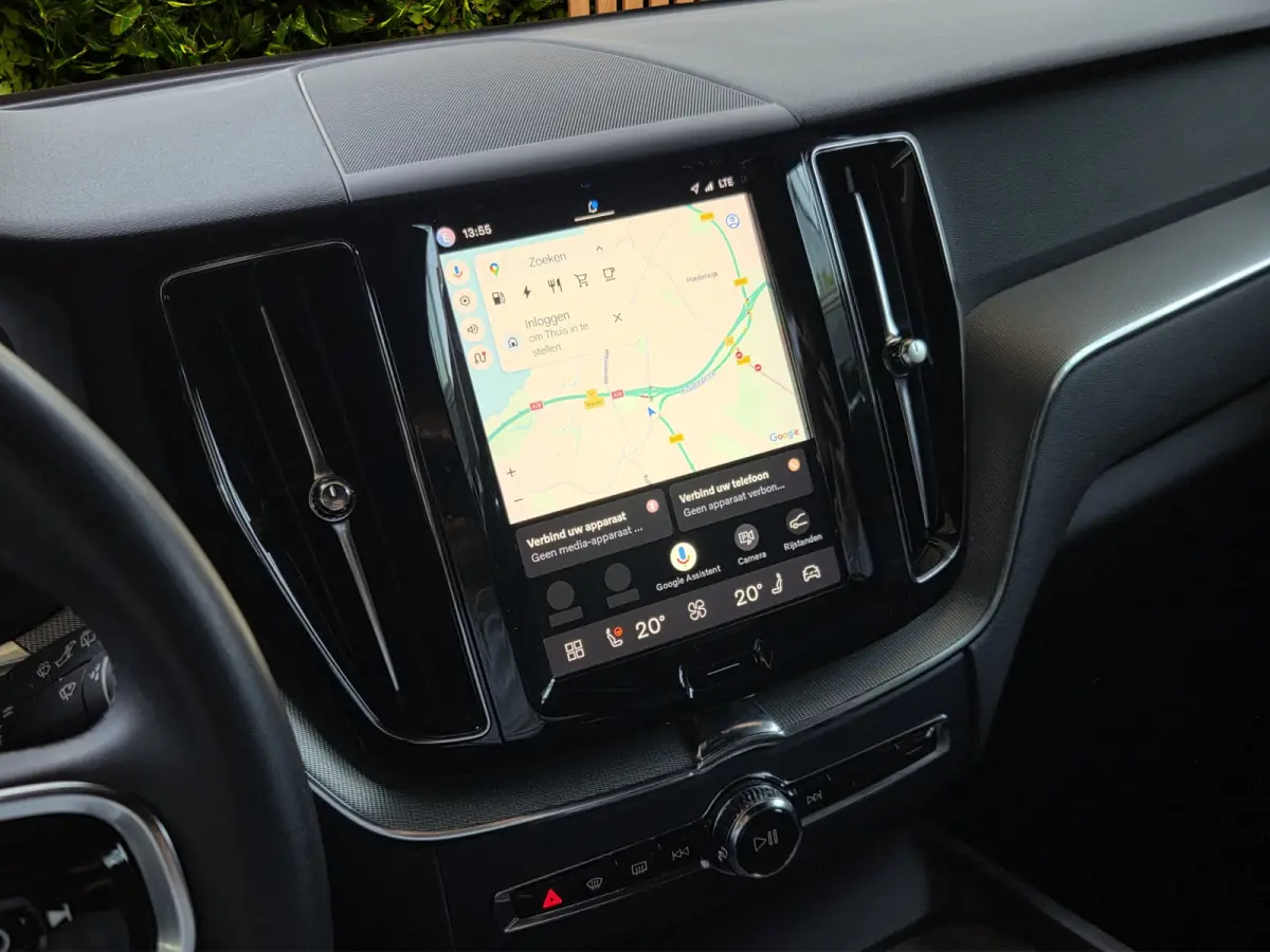 2.0 T6 Plug-in hybrid AWD Plus Dark | Trekhaak | Camera | Panoramadak | Memory | Pilot Assist