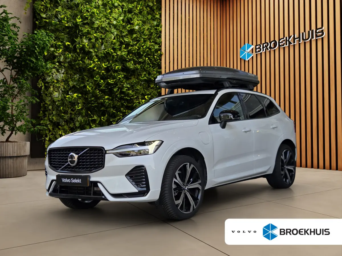 2.0 T6 Plug-in hybrid AWD Plus Dark | Trekhaak | Camera | Panoramadak | Memory | Pilot Assist