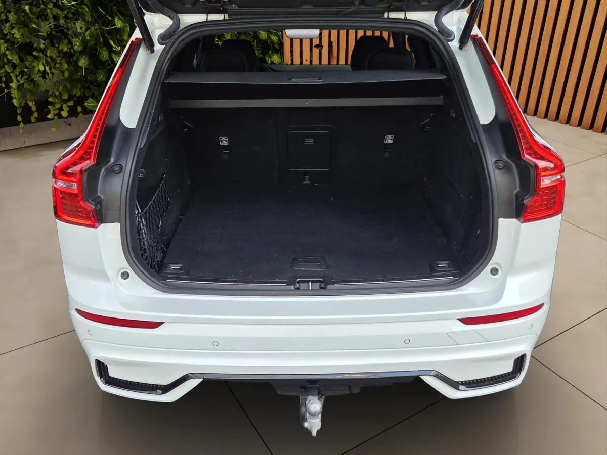 2.0 T6 Plug-in hybrid AWD Plus Dark | Trekhaak | Camera | Panoramadak | Memory | Pilot Assist