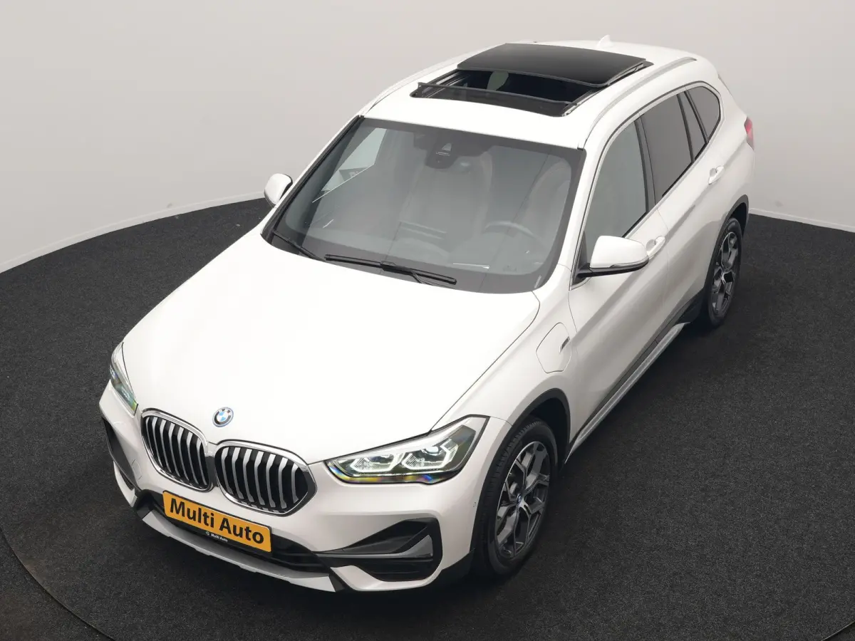 xDrive25e xLine PHEV 221pk Dealer O.H | Panodak | Adaptive Cruise | Camera | Head Up | Lederen Sportstoelen Memory & Verwarmd | Hifi Audio | Lane Assist | Sfeerverlichting | Navigatie | DAB 