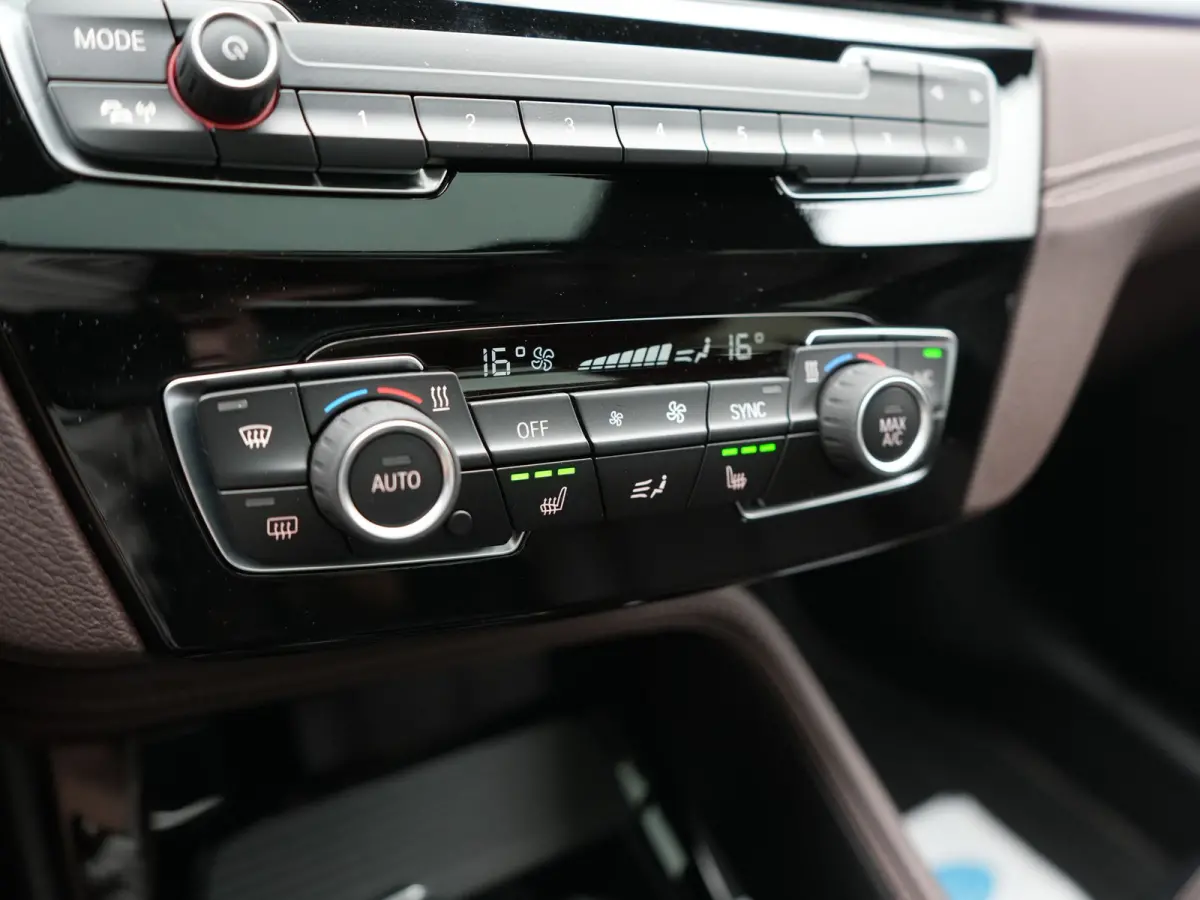 xDrive25e xLine PHEV 221pk Dealer O.H | Panodak | Adaptive Cruise | Camera | Head Up | Lederen Sportstoelen Memory & Verwarmd | Hifi Audio | Lane Assist | Sfeerverlichting | Navigatie | DAB 
