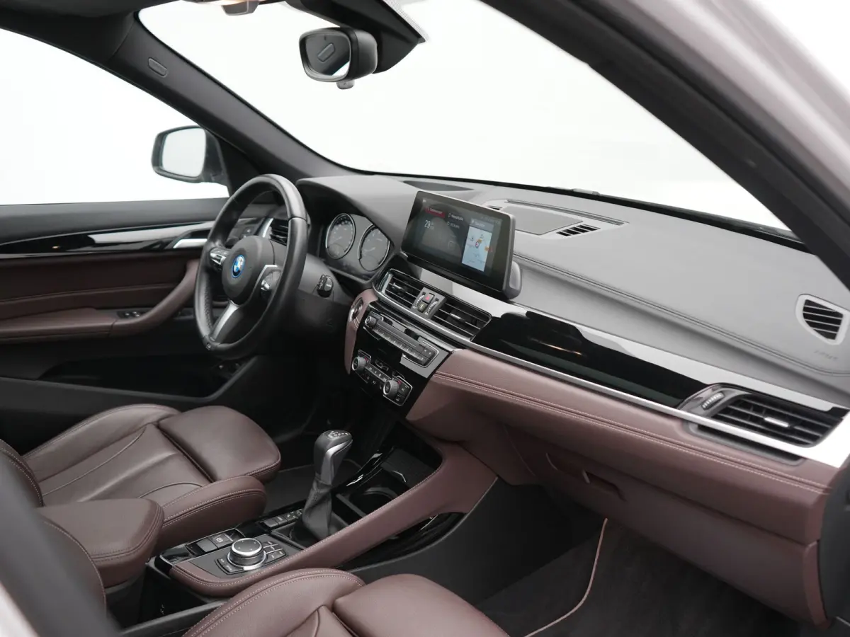 xDrive25e xLine PHEV 221pk Dealer O.H | Panodak | Adaptive Cruise | Camera | Head Up | Lederen Sportstoelen Memory & Verwarmd | Hifi Audio | Lane Assist | Sfeerverlichting | Navigatie | DAB 