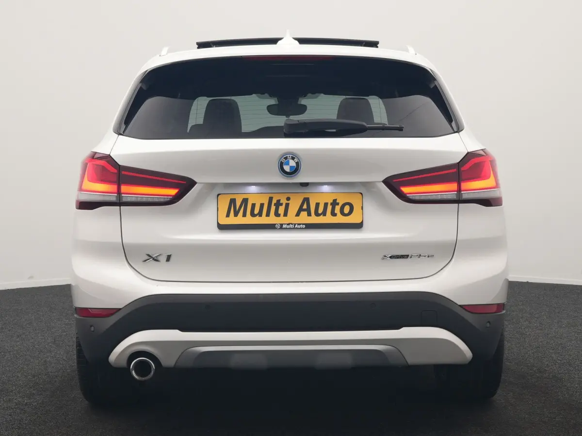xDrive25e xLine PHEV 221pk Dealer O.H | Panodak | Adaptive Cruise | Camera | Head Up | Lederen Sportstoelen Memory & Verwarmd | Hifi Audio | Lane Assist | Sfeerverlichting | Navigatie | DAB 
