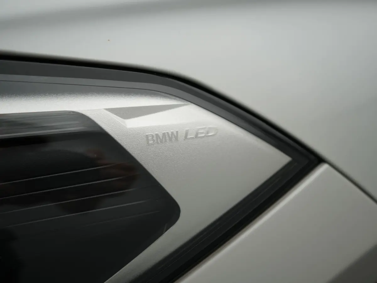 xDrive25e xLine PHEV 221pk Dealer O.H | Panodak | Adaptive Cruise | Camera | Head Up | Lederen Sportstoelen Memory & Verwarmd | Hifi Audio | Lane Assist | Sfeerverlichting | Navigatie | DAB 