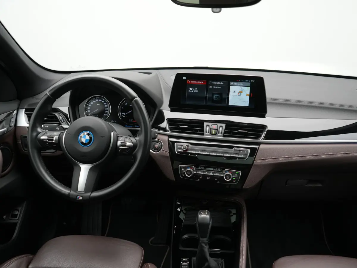 xDrive25e xLine PHEV 221pk Dealer O.H | Panodak | Adaptive Cruise | Camera | Head Up | Lederen Sportstoelen Memory & Verwarmd | Hifi Audio | Lane Assist | Sfeerverlichting | Navigatie | DAB 