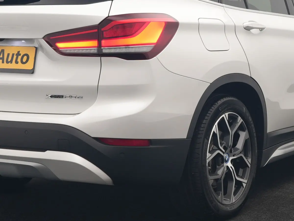 xDrive25e xLine PHEV 221pk Dealer O.H | Panodak | Adaptive Cruise | Camera | Head Up | Lederen Sportstoelen Memory & Verwarmd | Hifi Audio | Lane Assist | Sfeerverlichting | Navigatie | DAB 