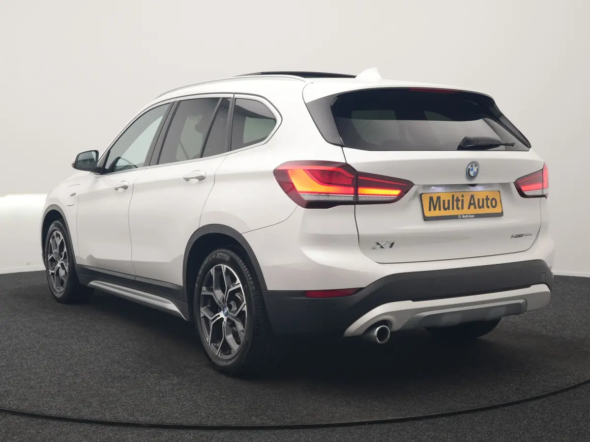 xDrive25e xLine PHEV 221pk Dealer O.H | Panodak | Adaptive Cruise | Camera | Head Up | Lederen Sportstoelen Memory & Verwarmd | Hifi Audio | Lane Assist | Sfeerverlichting | Navigatie | DAB 