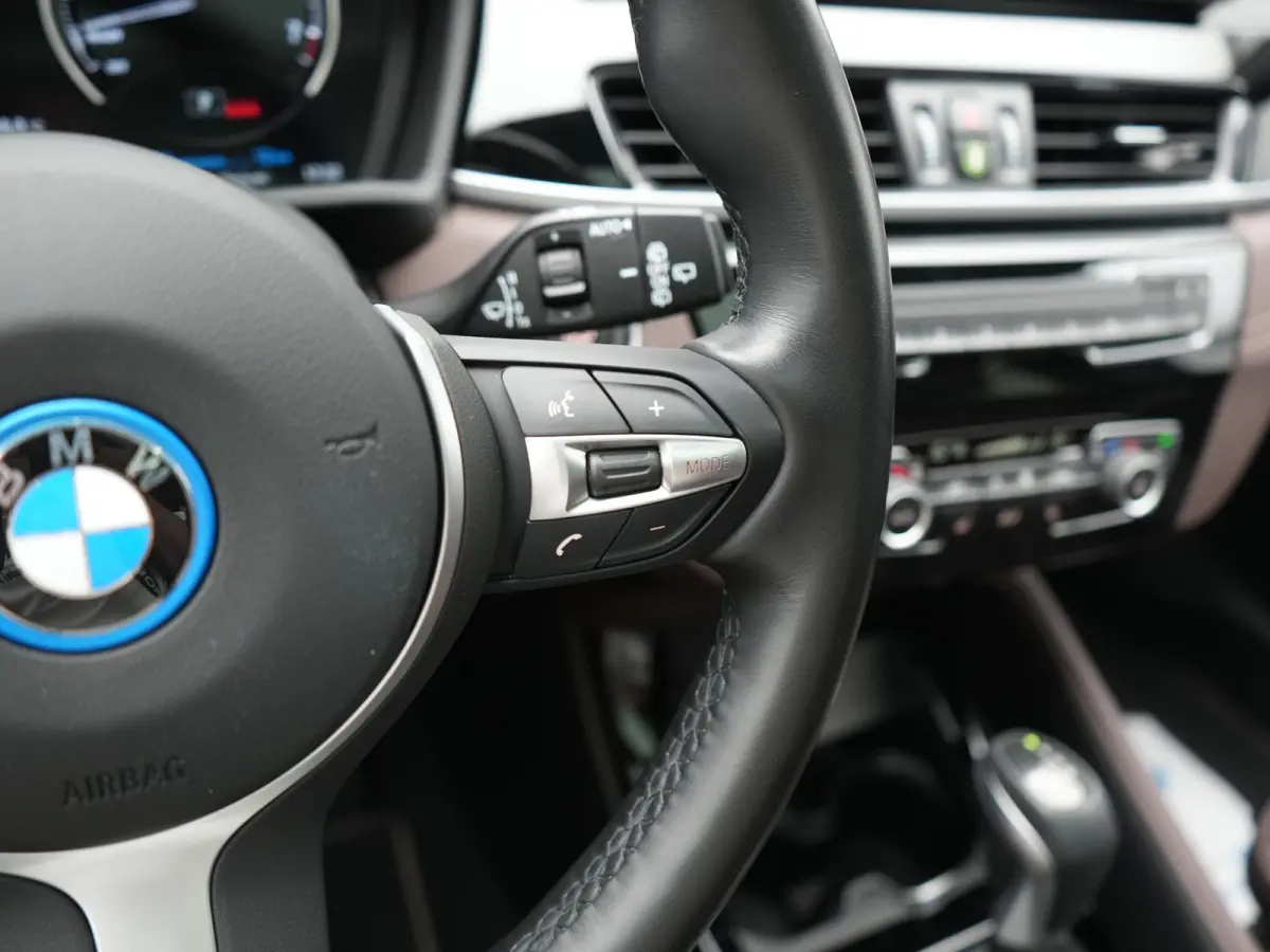 xDrive25e xLine PHEV 221pk Dealer O.H | Panodak | Adaptive Cruise | Camera | Head Up | Lederen Sportstoelen Memory & Verwarmd | Hifi Audio | Lane Assist | Sfeerverlichting | Navigatie | DAB 
