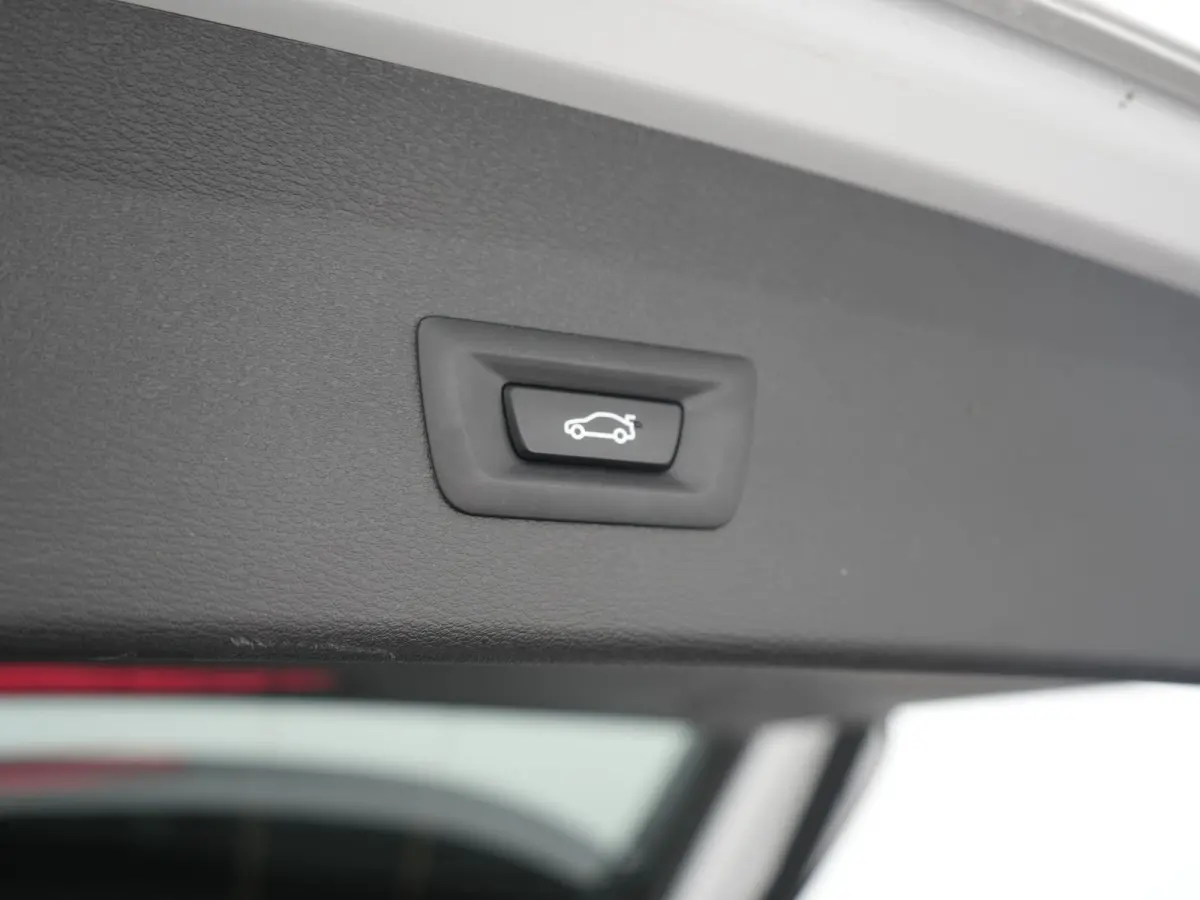 xDrive25e xLine PHEV 221pk Dealer O.H | Panodak | Adaptive Cruise | Camera | Head Up | Lederen Sportstoelen Memory & Verwarmd | Hifi Audio | Lane Assist | Sfeerverlichting | Navigatie | DAB 