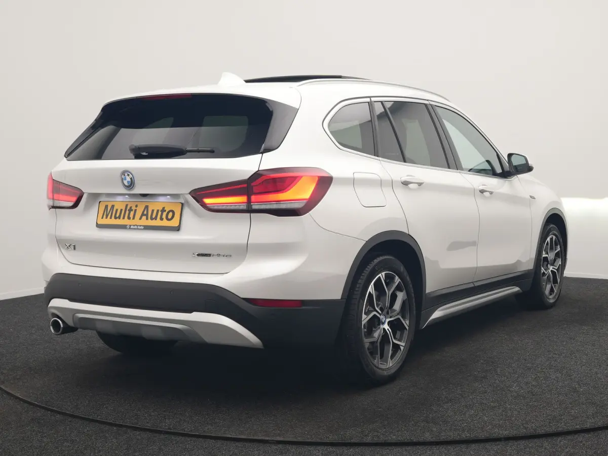 xDrive25e xLine PHEV 221pk Dealer O.H | Panodak | Adaptive Cruise | Camera | Head Up | Lederen Sportstoelen Memory & Verwarmd | Hifi Audio | Lane Assist | Sfeerverlichting | Navigatie | DAB 