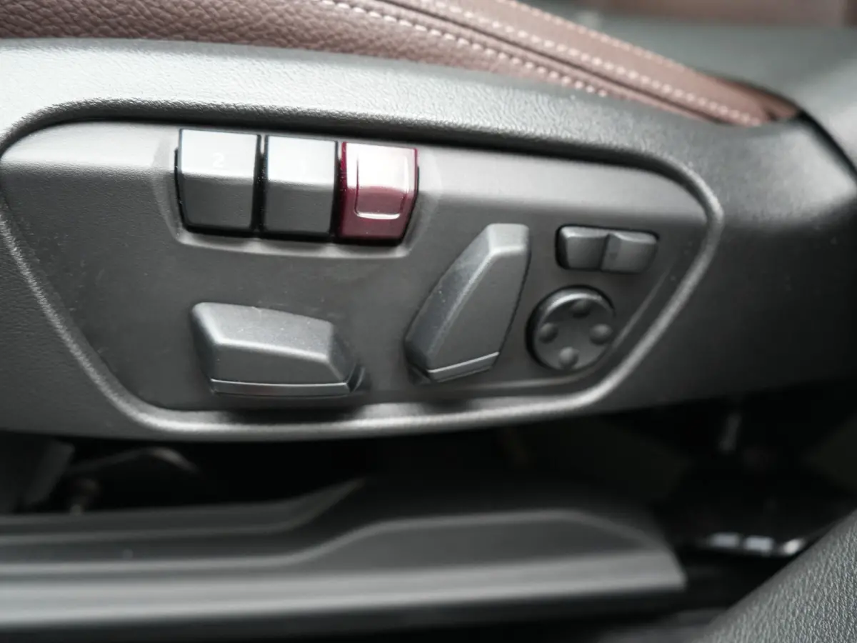 xDrive25e xLine PHEV 221pk Dealer O.H | Panodak | Adaptive Cruise | Camera | Head Up | Lederen Sportstoelen Memory & Verwarmd | Hifi Audio | Lane Assist | Sfeerverlichting | Navigatie | DAB 