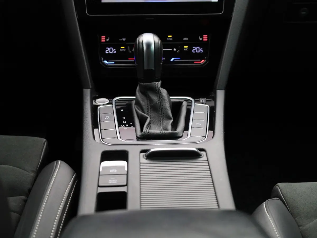 1.5 TSI R-Line Business + AUTOMAAT | NAVIGATIE | CAMERA | MASSAGE | STOELVERWARMING