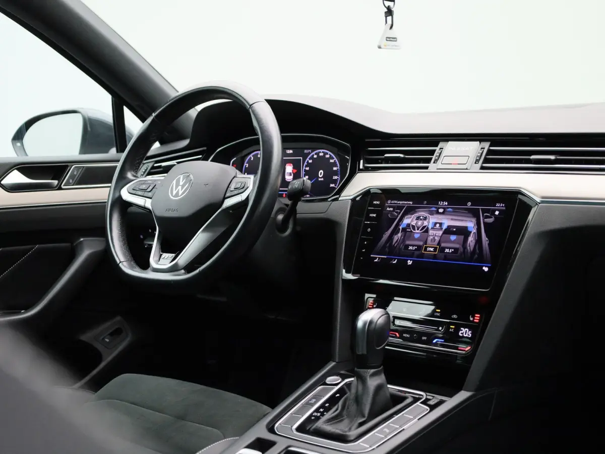 1.5 TSI R-Line Business + AUTOMAAT | NAVIGATIE | CAMERA | MASSAGE | STOELVERWARMING