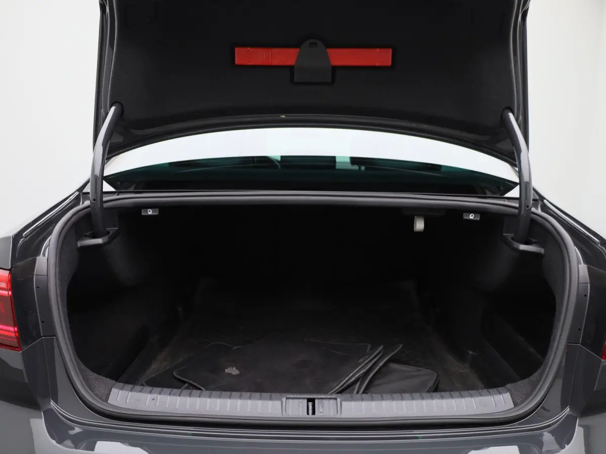 1.5 TSI R-Line Business + AUTOMAAT | NAVIGATIE | CAMERA | MASSAGE | STOELVERWARMING
