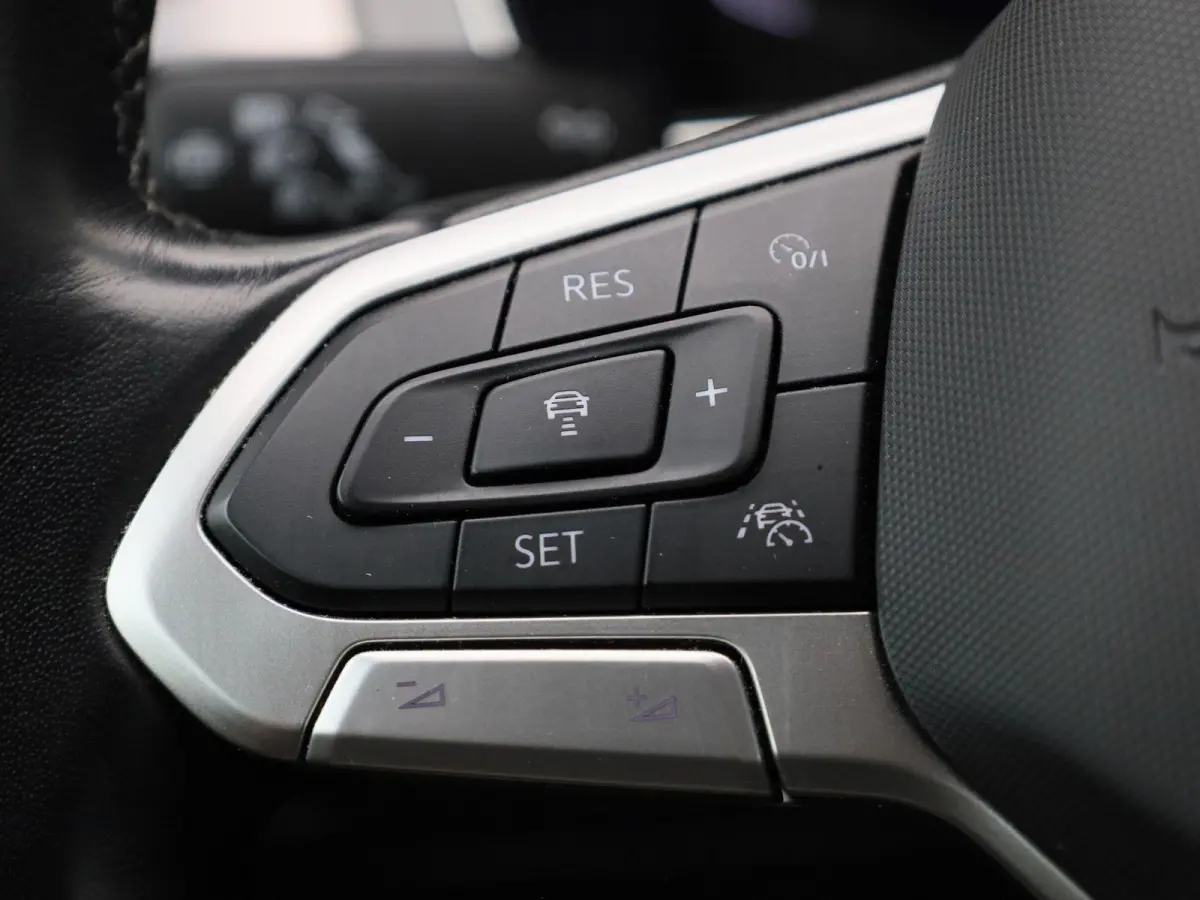 1.5 TSI R-Line Business + AUTOMAAT | NAVIGATIE | CAMERA | MASSAGE | STOELVERWARMING
