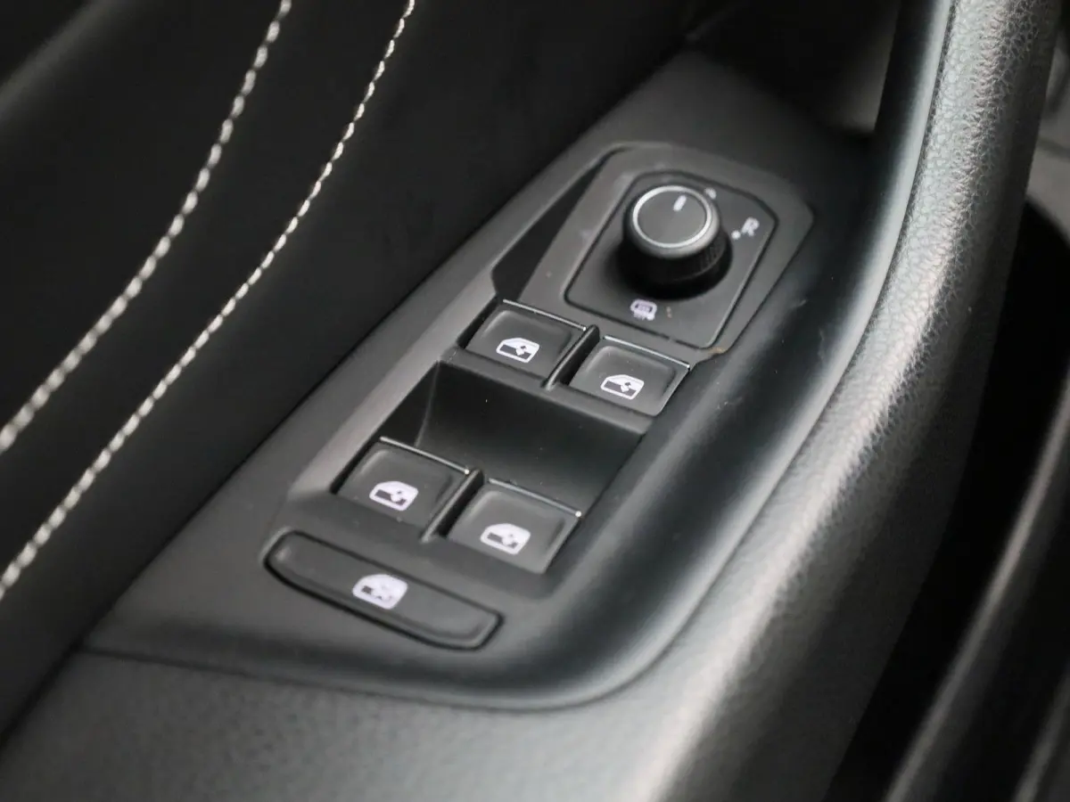 1.5 TSI R-Line Business + AUTOMAAT | NAVIGATIE | CAMERA | MASSAGE | STOELVERWARMING