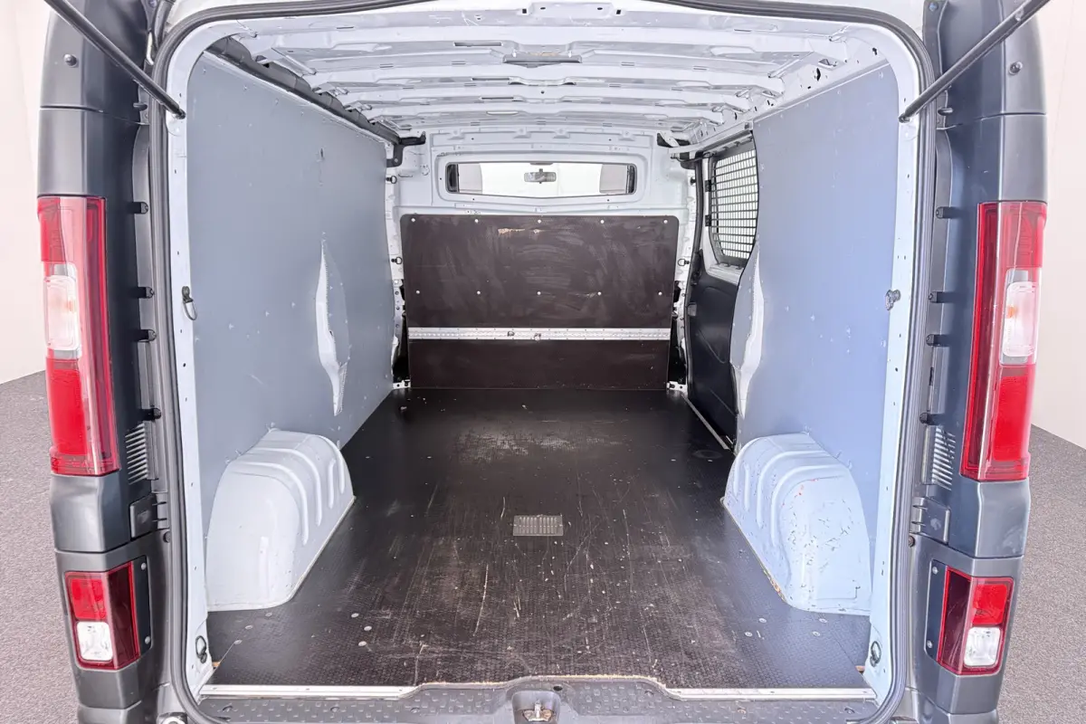 2.0 dCi 120 T29 L2H1 Comfort Trekhaak Imperiaal betonplex vloer