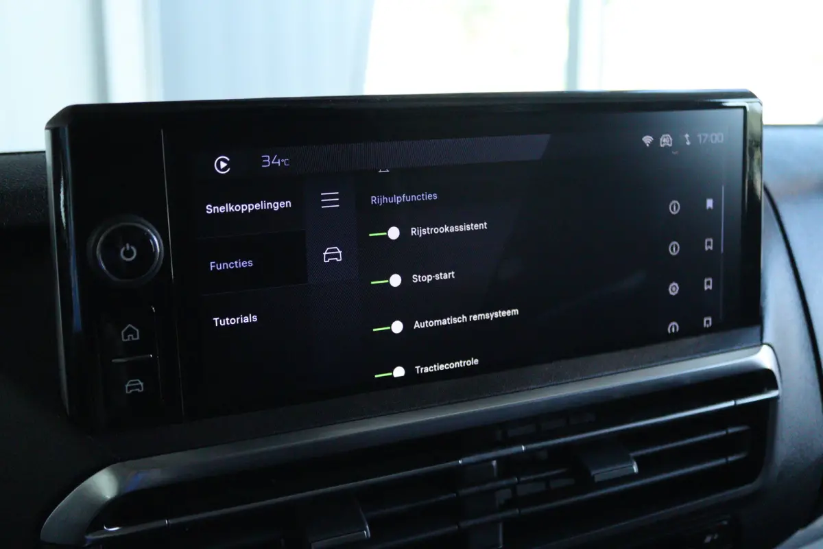 2.0 BlueHDi 145 S&S L2 | Cruise Control | Betimmering | Camera | Carplay | Climate | Keyless | Dodehoekbewaking | Stuurverwarming | LMV