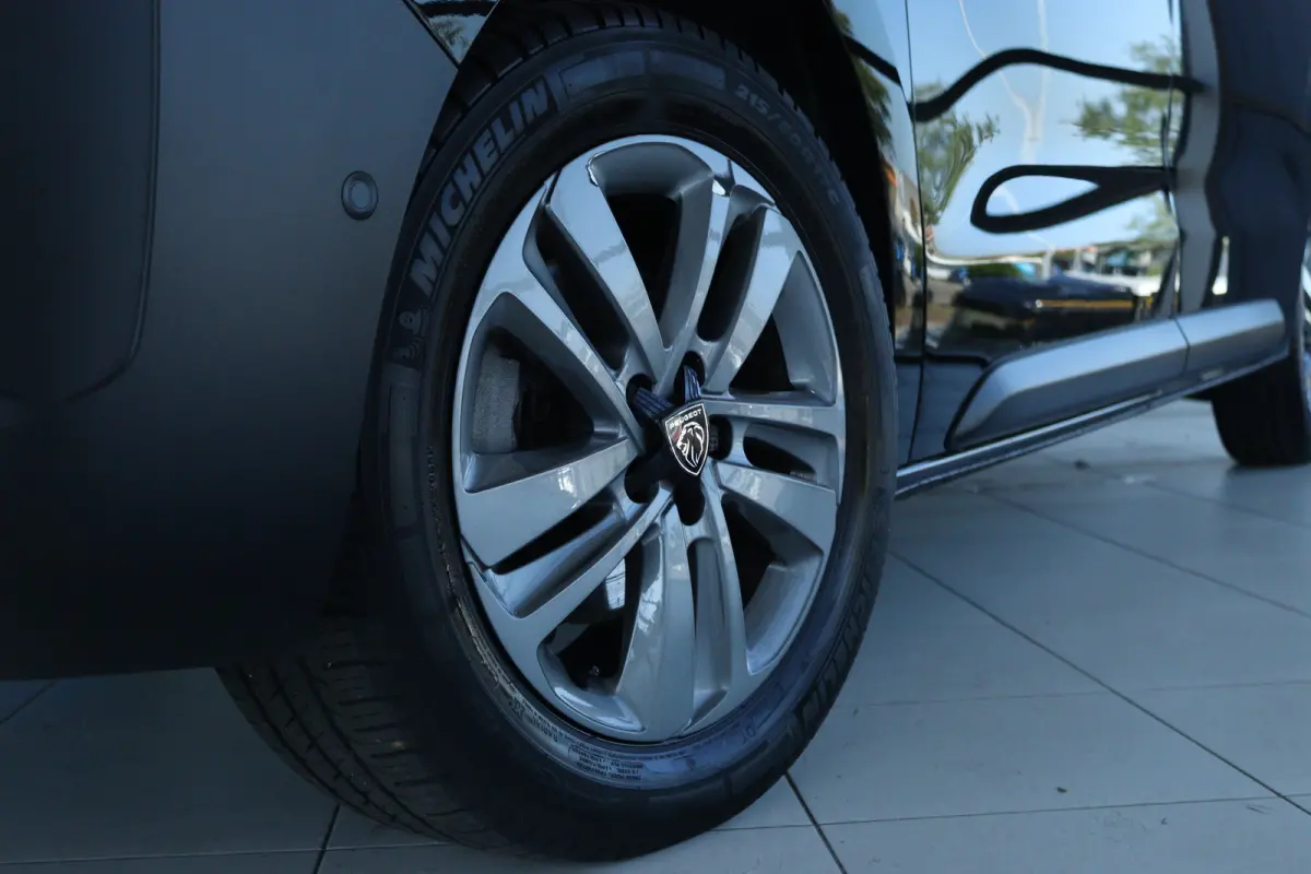 2.0 BlueHDi 145 S&S L2 | Cruise Control | Betimmering | Camera | Carplay | Climate | Keyless | Dodehoekbewaking | Stuurverwarming | LMV