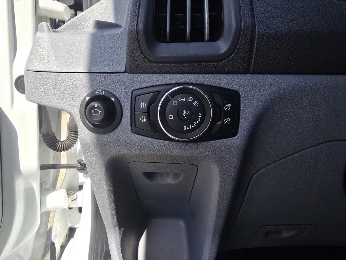 350 2.0 TDCI L4 H3 Trend - Euro 6 - 130 Pk - ParkeerCamera - Airco - Cruise Control