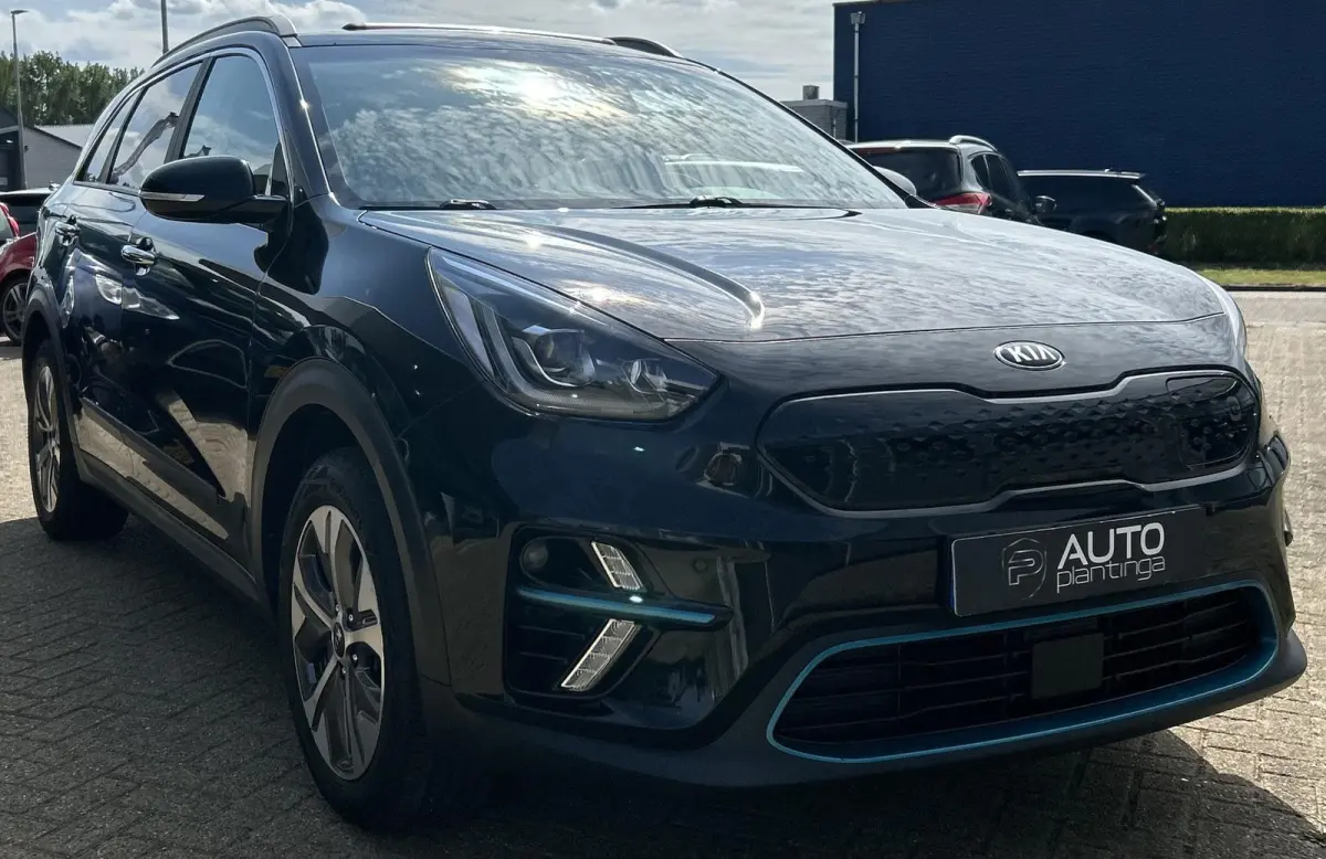 DynamicPlusLine 64 kWh | SOH 100% | 3 Fase | 1e Eigenaar! | NL AUTO | BTW AUTO (PRIJS INCLUSIEF BTW) | PANO | Achteruitrijcamera | Stoelverwarming | Stuurverwarming | 07-2026 Nieuwe Koeling 