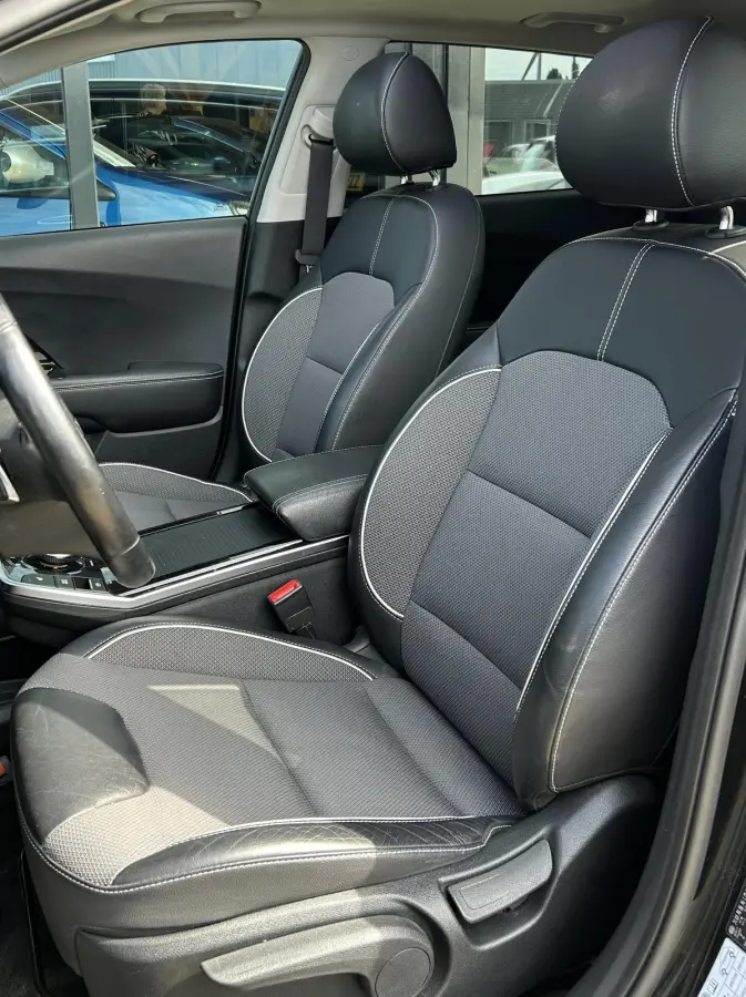 DynamicPlusLine 64 kWh | SOH 100% | 3 Fase | 1e Eigenaar! | NL AUTO | BTW AUTO (PRIJS INCLUSIEF BTW) | PANO | Achteruitrijcamera | Stoelverwarming | Stuurverwarming | 07-2026 Nieuwe Koeling 