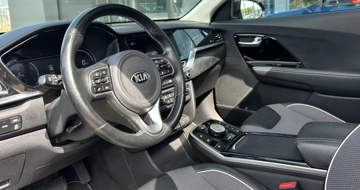 DynamicPlusLine 64 kWh | SOH 100% | 3 Fase | 1e Eigenaar! | NL AUTO | BTW AUTO (PRIJS INCLUSIEF BTW) | PANO | Achteruitrijcamera | Stoelverwarming | Stuurverwarming | 07-2026 Nieuwe Koeling 