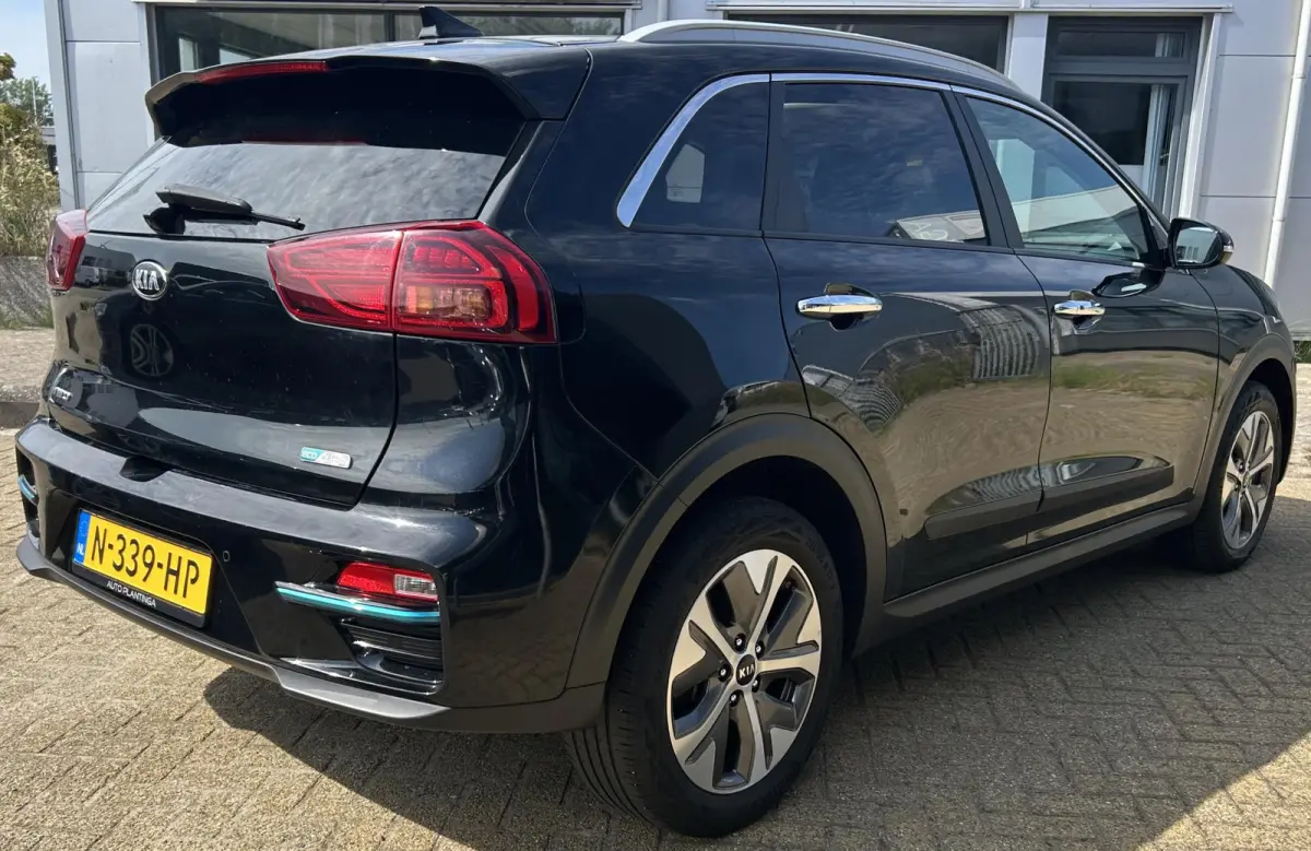 DynamicPlusLine 64 kWh | SOH 100% | 3 Fase | 1e Eigenaar! | NL AUTO | BTW AUTO (PRIJS INCLUSIEF BTW) | PANO | Achteruitrijcamera | Stoelverwarming | Stuurverwarming | 07-2026 Nieuwe Koeling 