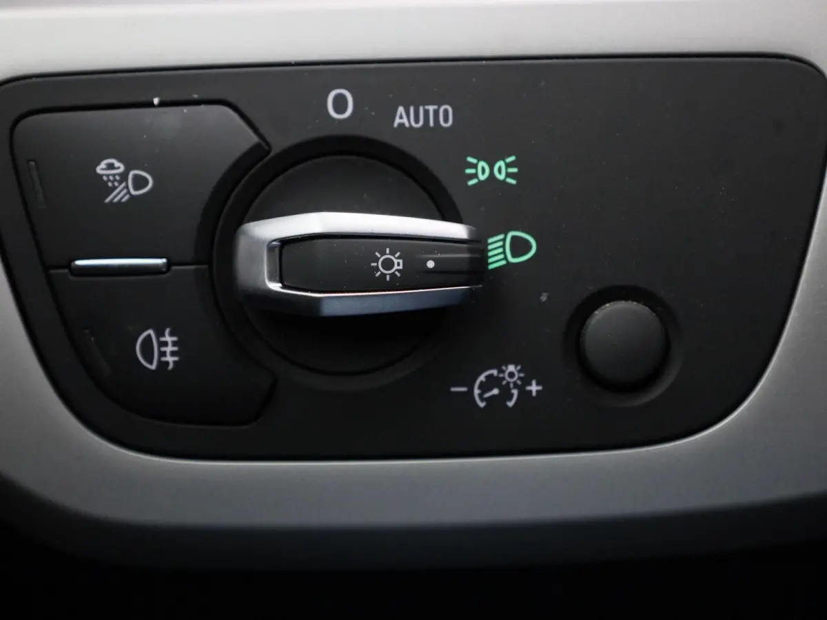 2.0 30 TDI S tronic Business Ed AUTOMAAT | LEDER | VIRTUEEL | CLIMA | CRUISE | STOELVERWARMING | ELEKTRISCHE KOFFERKLEP | LED | DAB | LMV | PDC | 12 MAANDEN BOVAG GARANTIE |