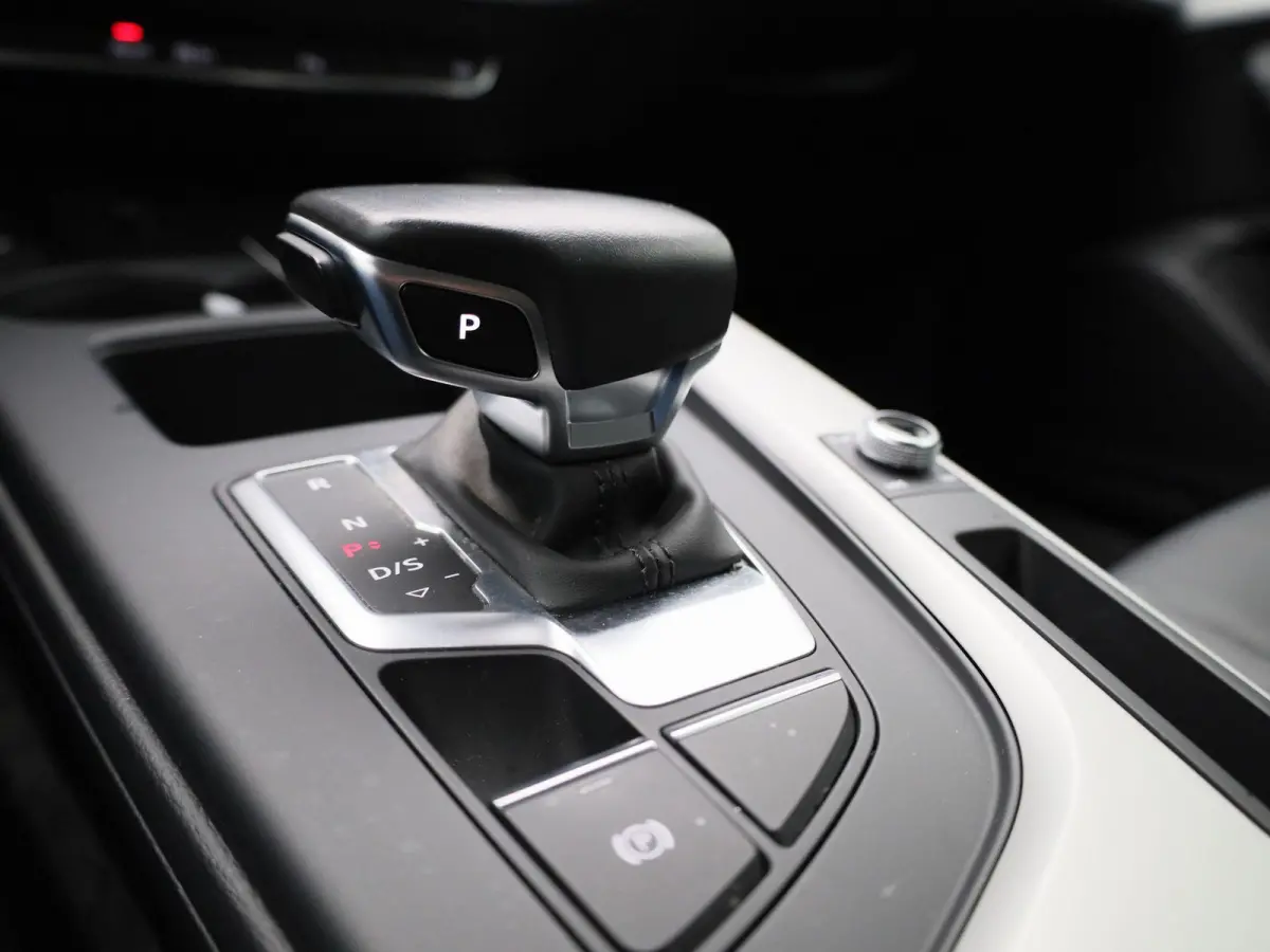 2.0 30 TDI S tronic Business Ed AUTOMAAT | LEDER | VIRTUEEL | CLIMA | CRUISE | STOELVERWARMING | ELEKTRISCHE KOFFERKLEP | LED | DAB | LMV | PDC | 12 MAANDEN BOVAG GARANTIE |