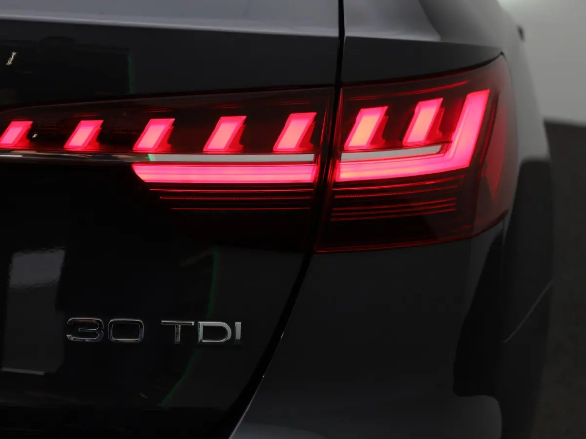 2.0 30 TDI S tronic Business Ed AUTOMAAT | LEDER | VIRTUEEL | CLIMA | CRUISE | STOELVERWARMING | ELEKTRISCHE KOFFERKLEP | LED | DAB | LMV | PDC | 12 MAANDEN BOVAG GARANTIE |