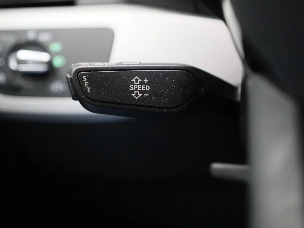 2.0 30 TDI S tronic Business Ed AUTOMAAT | LEDER | VIRTUEEL | CLIMA | CRUISE | STOELVERWARMING | ELEKTRISCHE KOFFERKLEP | LED | DAB | LMV | PDC | 12 MAANDEN BOVAG GARANTIE |