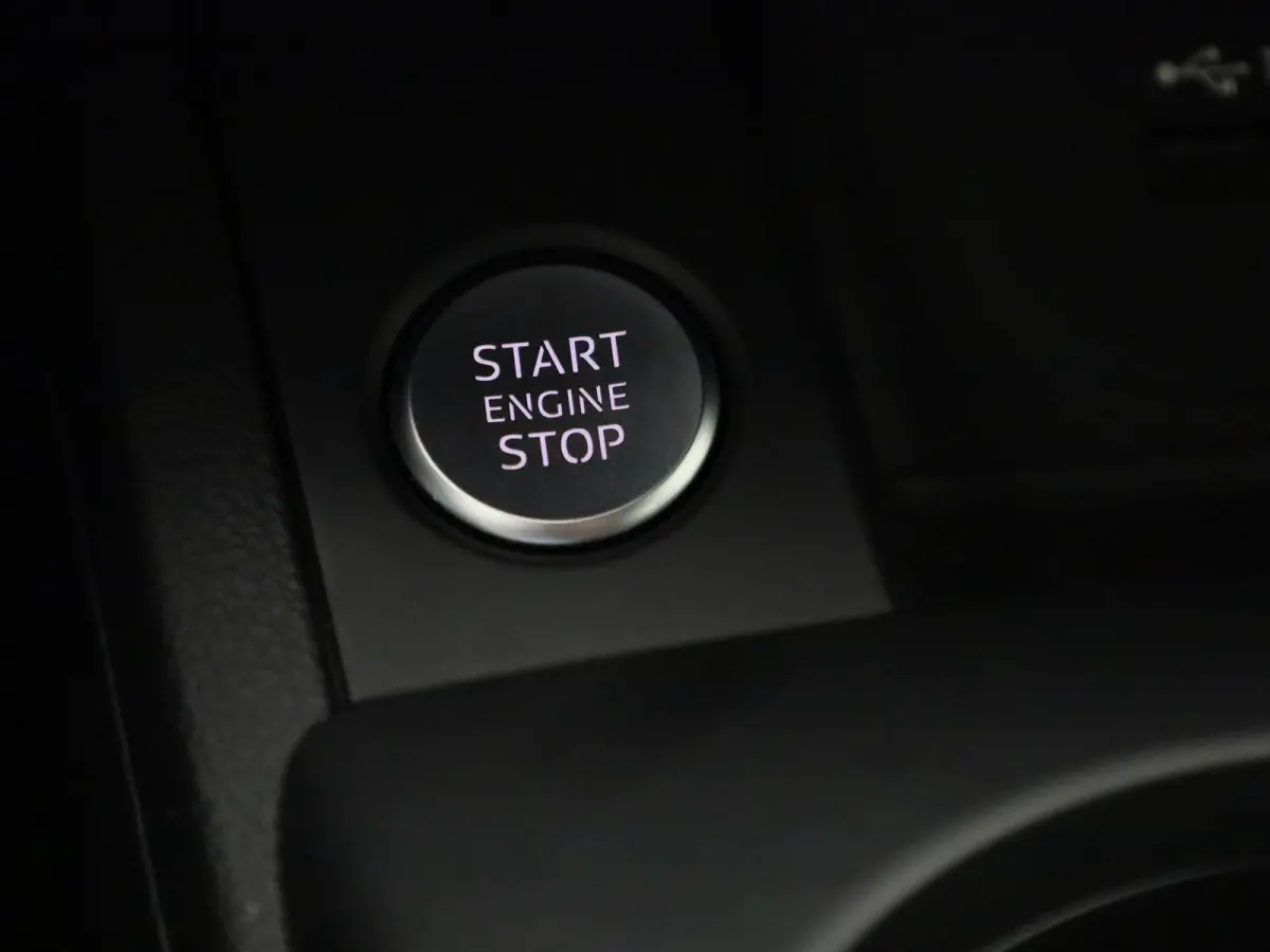 2.0 30 TDI S tronic Business Ed AUTOMAAT | LEDER | VIRTUEEL | CLIMA | CRUISE | STOELVERWARMING | ELEKTRISCHE KOFFERKLEP | LED | DAB | LMV | PDC | 12 MAANDEN BOVAG GARANTIE |