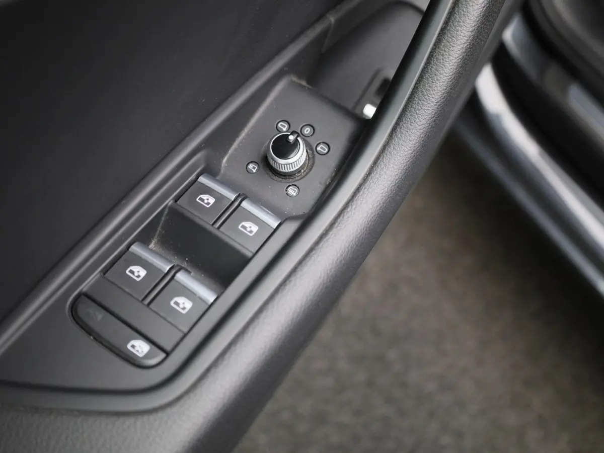 2.0 30 TDI S tronic Business Ed AUTOMAAT | LEDER | VIRTUEEL | CLIMA | CRUISE | STOELVERWARMING | ELEKTRISCHE KOFFERKLEP | LED | DAB | LMV | PDC | 12 MAANDEN BOVAG GARANTIE |