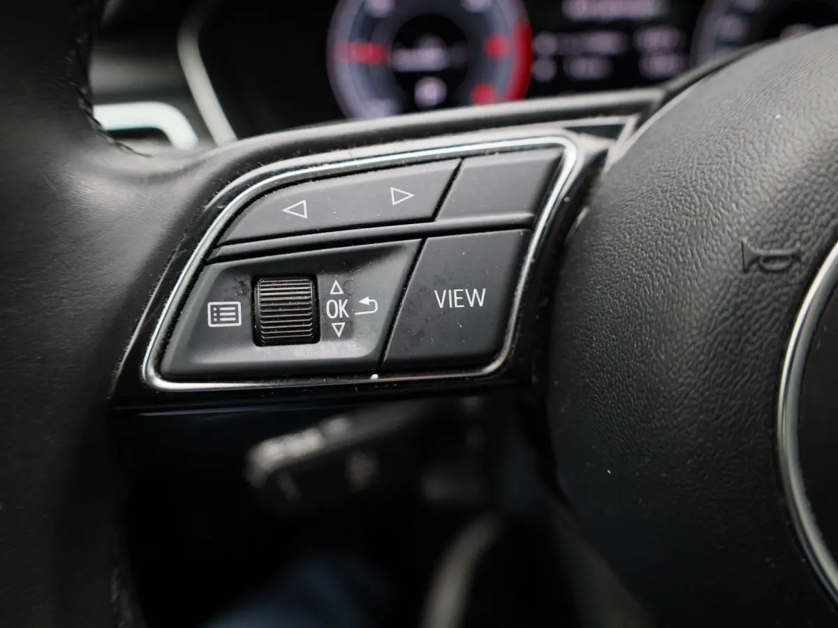 2.0 30 TDI S tronic Business Ed AUTOMAAT | LEDER | VIRTUEEL | CLIMA | CRUISE | STOELVERWARMING | ELEKTRISCHE KOFFERKLEP | LED | DAB | LMV | PDC | 12 MAANDEN BOVAG GARANTIE |